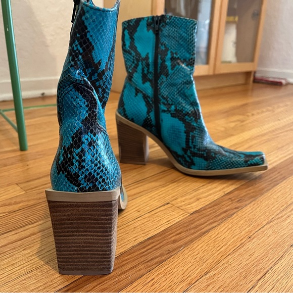 Incredible Italian leather teal snake boots - Picture 4 of 5